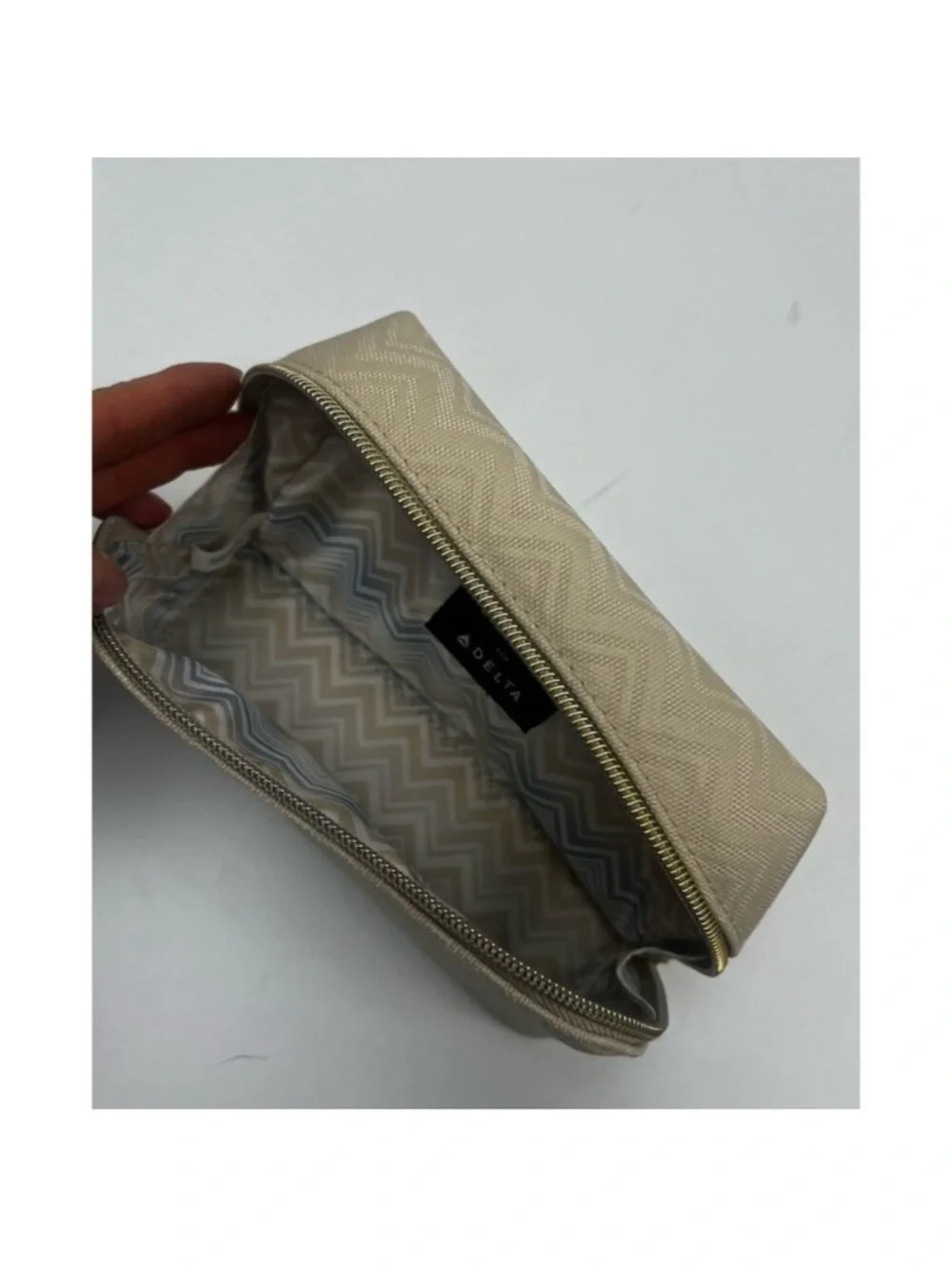 Missoni  for delta Cream Chevron gold Logo Cosmetic Case vacation